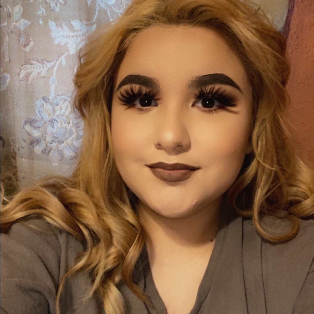 Meet your Posher, Exciela